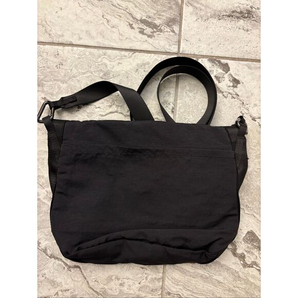 NWOT lululemon Clean Lines Crossbody Bag 2.8L black - Picture 8 of 8